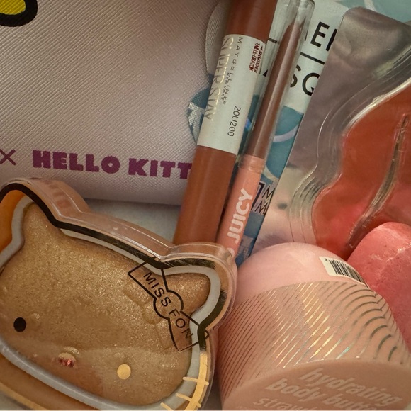 Hello Kitty by Crème Shop Cosmetic Bag and Makeup - Picture 5 of 7